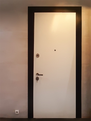 Дверь со скрытыми петлями