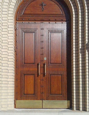 Церковная дверь с отбойником