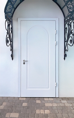 Дверь с белыми панелями МДФ
