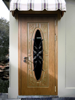 Дверь с фигурным стеклом, вид снаружи