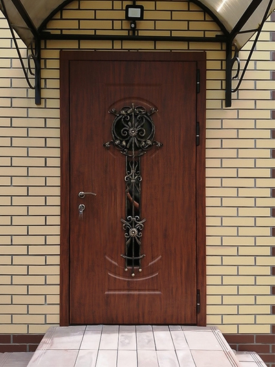 Наши работы: утепленные двери для коттеджей в Московской области