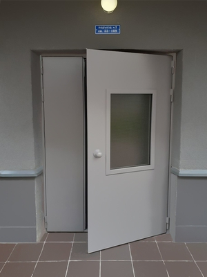 Дверь с остеклением, вид снаружи (ЖК «Квартал Лукино», г. Балашиха)