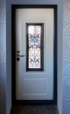 Дверь с панелью МДФ и окном