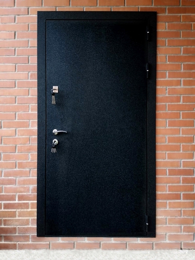 Смотрите пример работы: уличная дверь в частный дом в коттеджном поселке «Маленькая Шотландия»