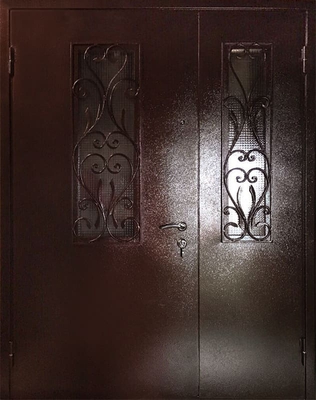 Дверь в парадную со стеклопакетом и решеткой