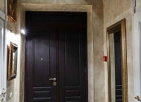 Высокие входные двери для сталинских домов и квартир старого фонда: размеры, выбор, особенности