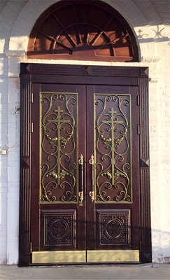 Двупольная МДФ дверь с коваными элементами
