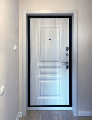 Фото установленной квартирной двери