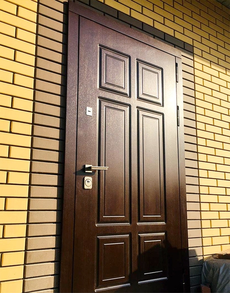 МДФ дверь с терморазрывом, вид с улицы