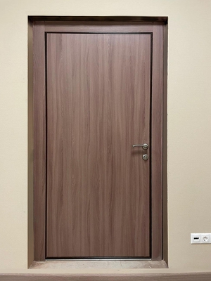 МДФ дверь со скрытыми петлями, вид изнутри