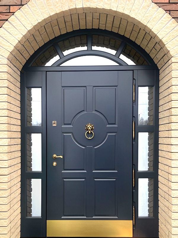 Остекленная арочная дверь
