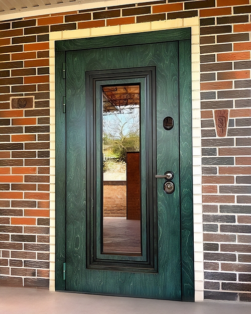 Остекленная зеленая дверь