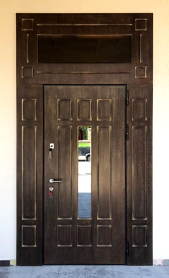 Парадная дверь с фрамугой