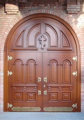 Распашная дверь арочной формы