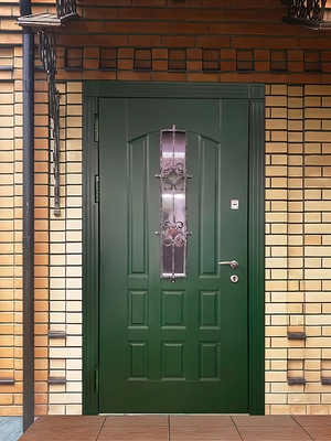 Утепленная дверь зеленого цвета