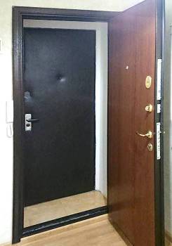 Вторая дверь с отделкой винилискожей