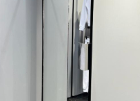 Фото с установки скрытой двери в ТРЦ «Европейский»